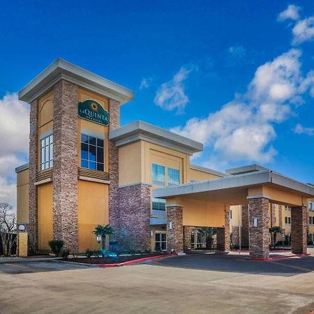 La Quinta By Wyndham Beeville Exterior photo